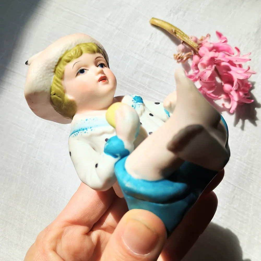 🌺 COQUETTE CORE🌺 VTG little boy blue Piano Baby, 1940s bisque porcelain figure